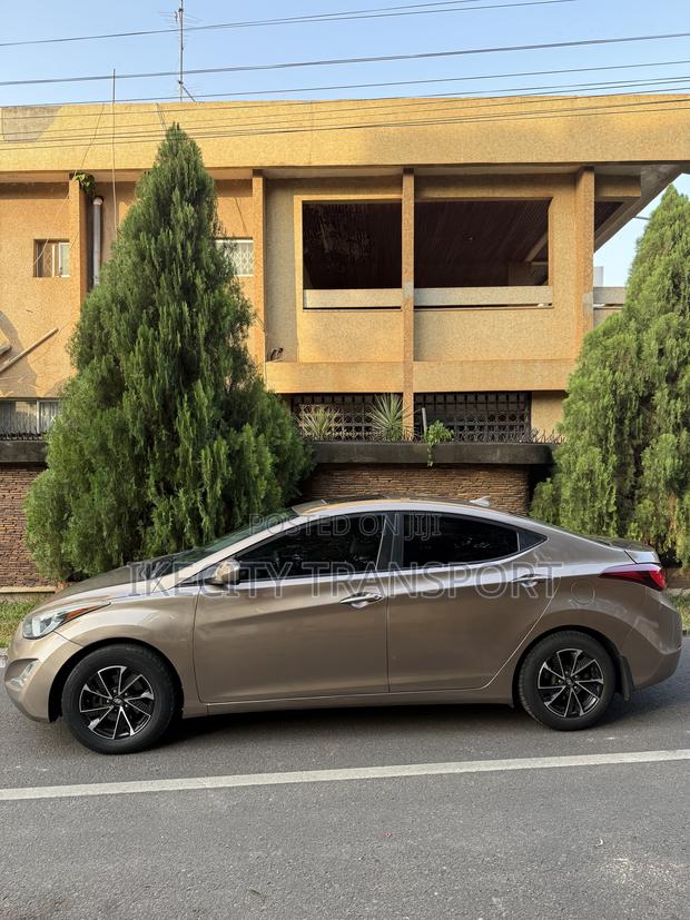Hyundai Elantra Sport Sedan FWD (2.0L 4cyl 6A) 2016