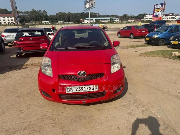 Toyota Vitz 2010 Red