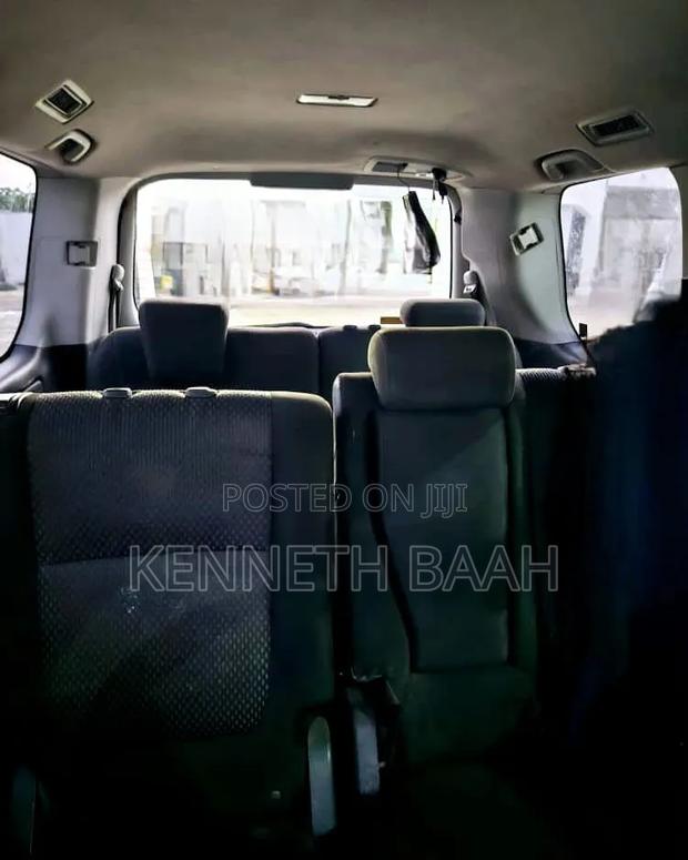 Toyota Voxy V 2WD 8-Seater 2012 Silver