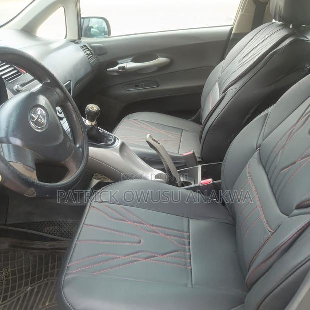 Toyota Auris 2012 Gray