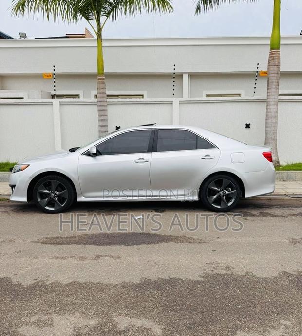 Toyota Camry 2014 Silver