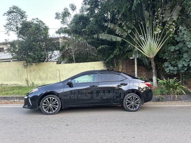 Toyota Corolla 2015 Black