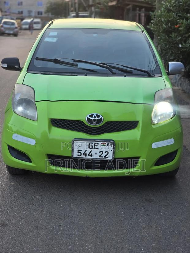 Toyota Vitz 1.0 FWD 5dr 2010 Green