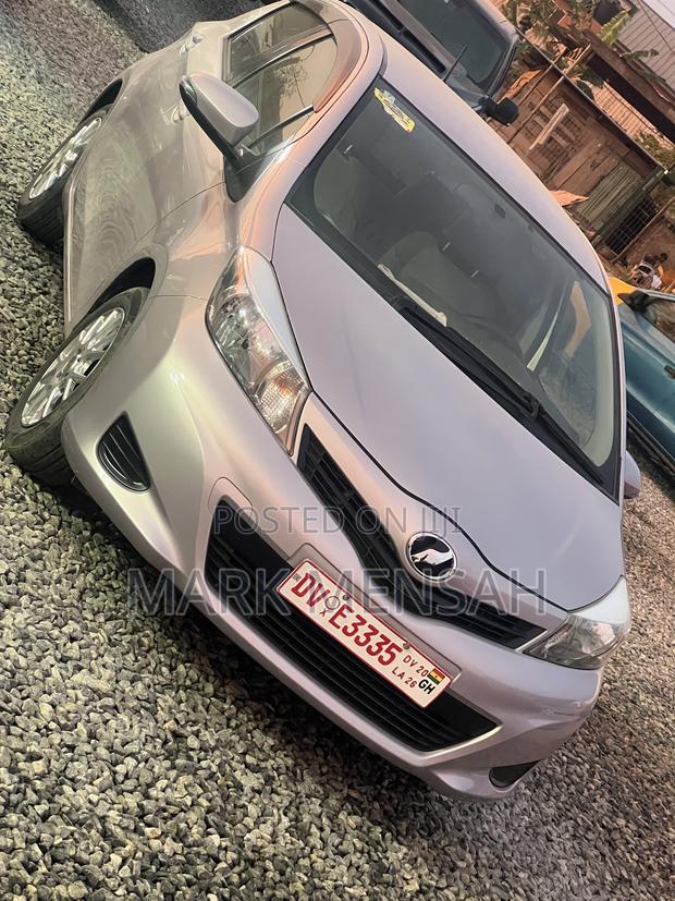 Toyota Vitz 2012 Silver