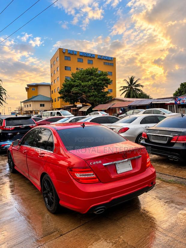 Mercedes-Benz C250 2013 Red