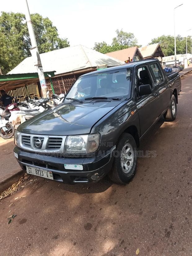Nissan Hardbody 2003 Gray