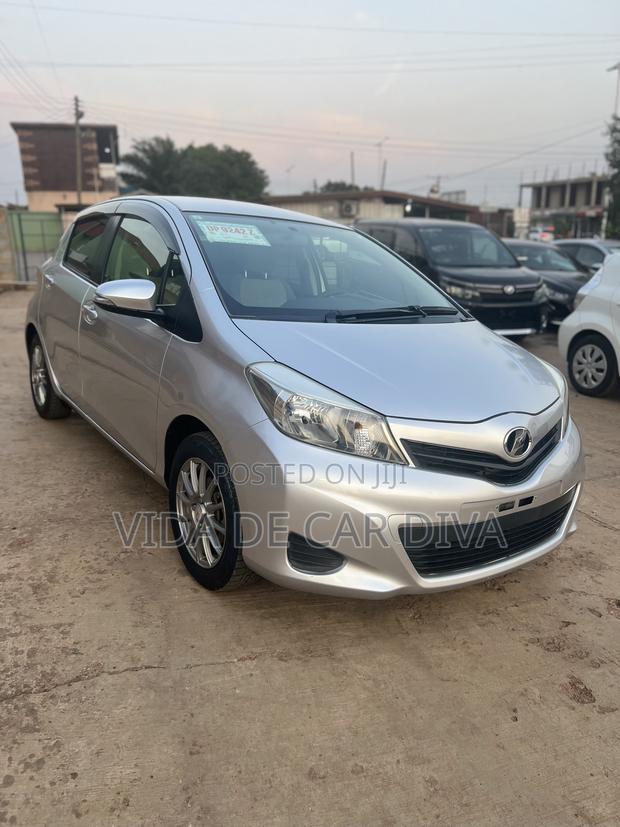 Toyota Vitz 1.3 FWD 5dr 2013 Silver