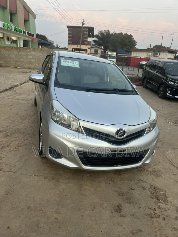 Toyota Vitz 1.3 FWD 5dr 2013 Silver