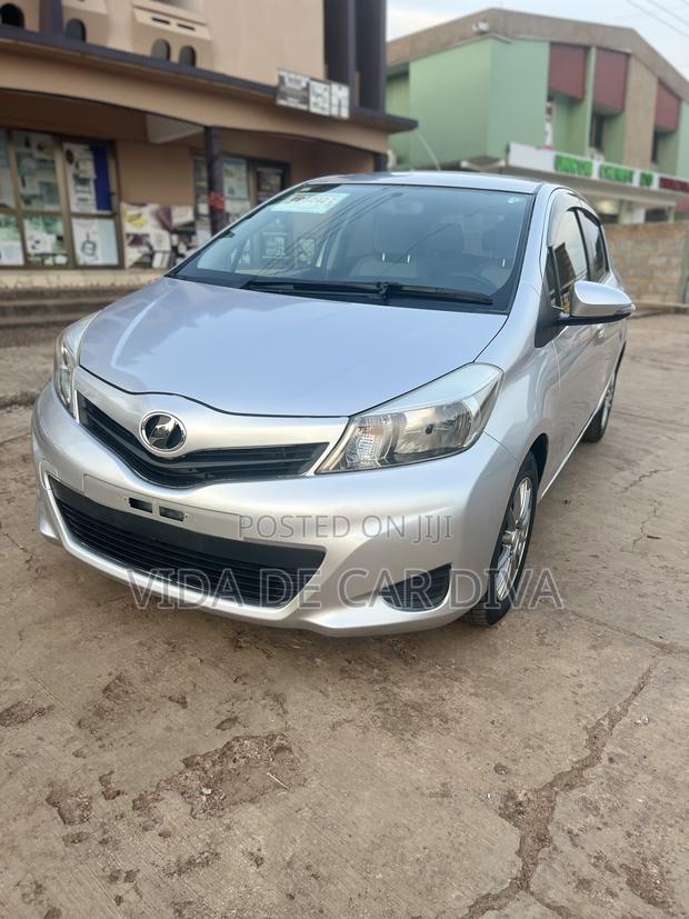 Toyota Vitz 1.3 FWD 5dr 2013 Silver