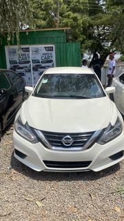 Nissan Altima 2018 White for sale