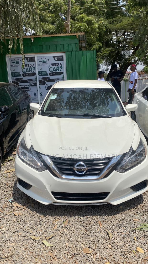 Nissan Altima 2018 White