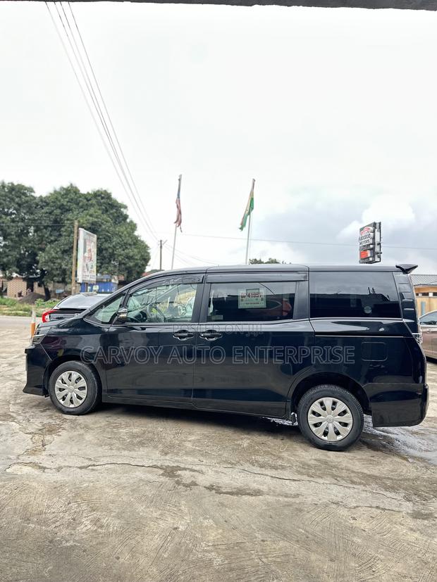 Toyota Voxy X 4WD 7-Seater 2016 Black