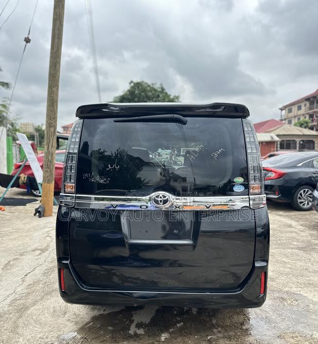 Toyota Voxy X 4WD 7-Seater 2016 Black