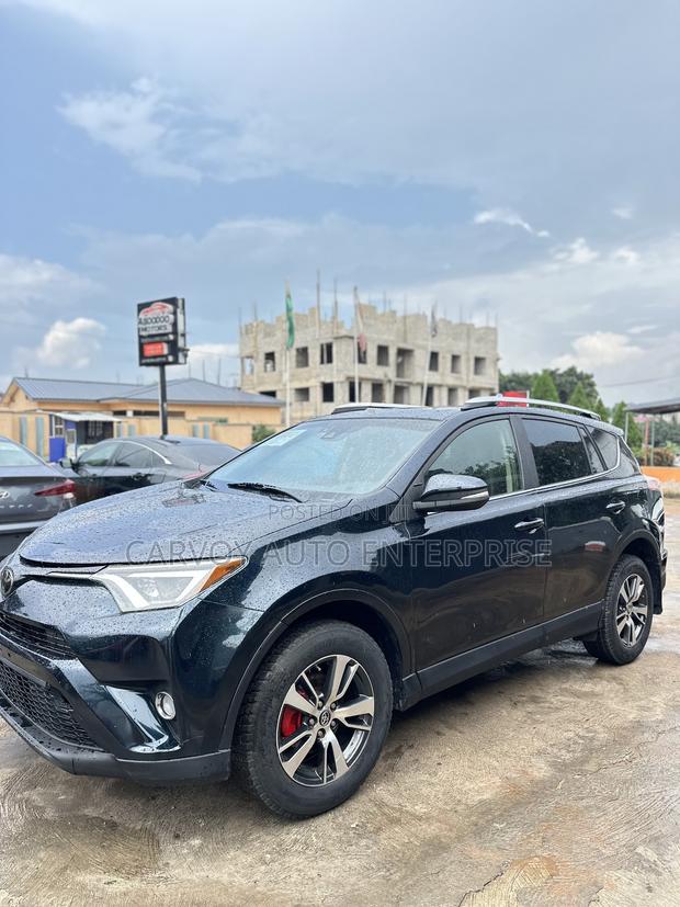 Toyota RAV4 LE AWD (2.5L 4cyl 6A) 2017 Ivory