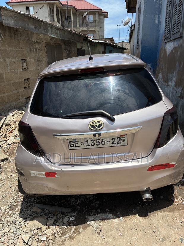 Toyota Vitz 1.3 AWD 5dr 2012 Pearl