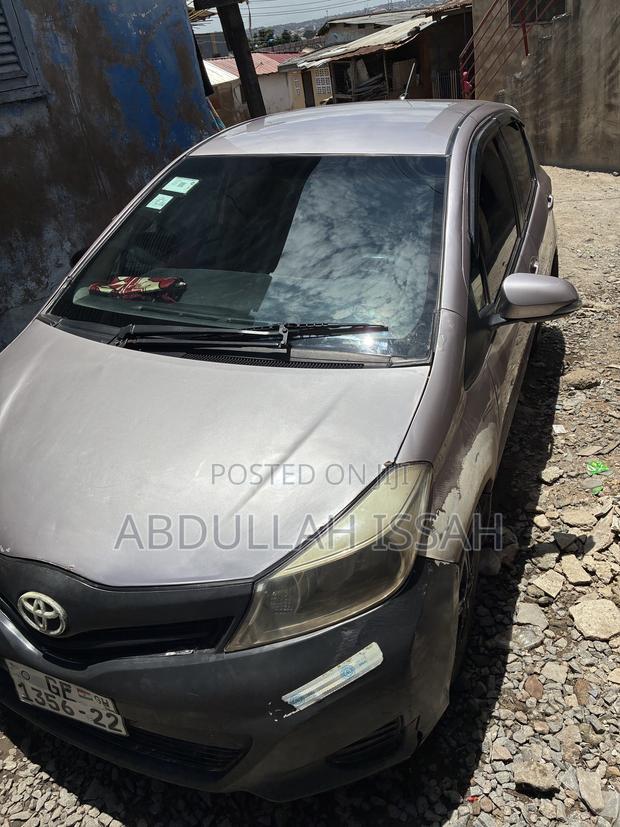 Toyota Vitz 1.3 AWD 5dr 2012 Pearl