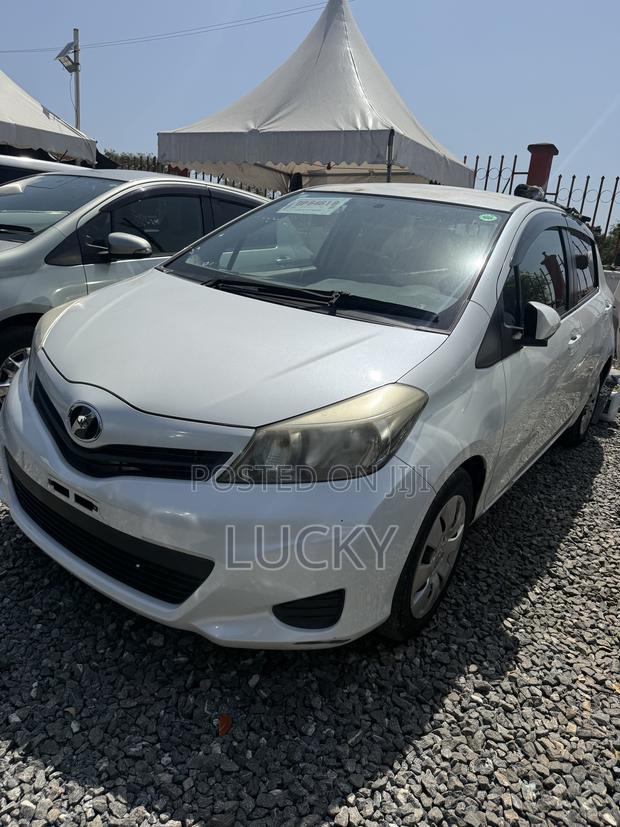 Toyota Vitz 1.3 AWD 5dr 2013 White