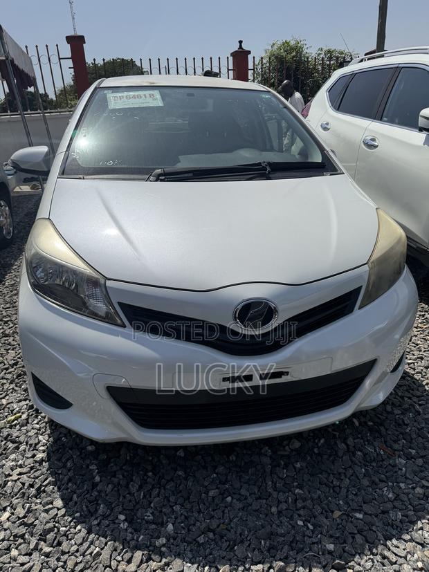 Toyota Vitz 1.3 AWD 5dr 2013 White