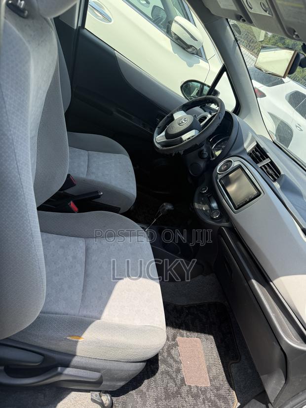 Toyota Vitz 1.3 AWD 5dr 2013 White