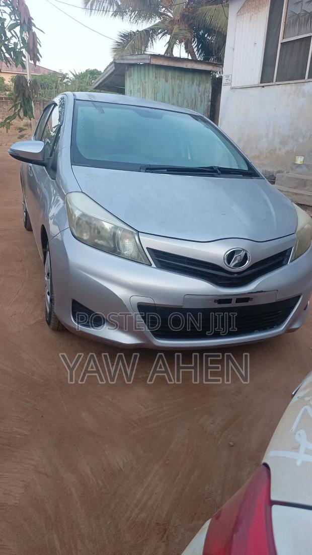 Toyota Vitz 2012 White