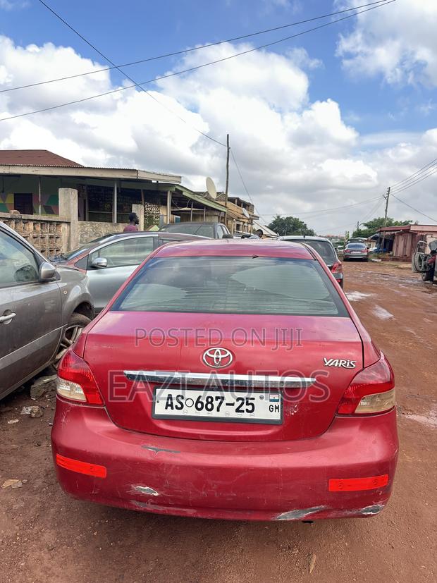 Toyota Yaris 2010 Red