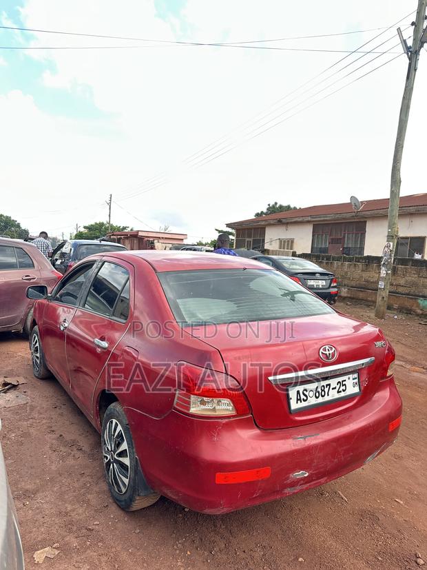 Toyota Yaris 2010 Red
