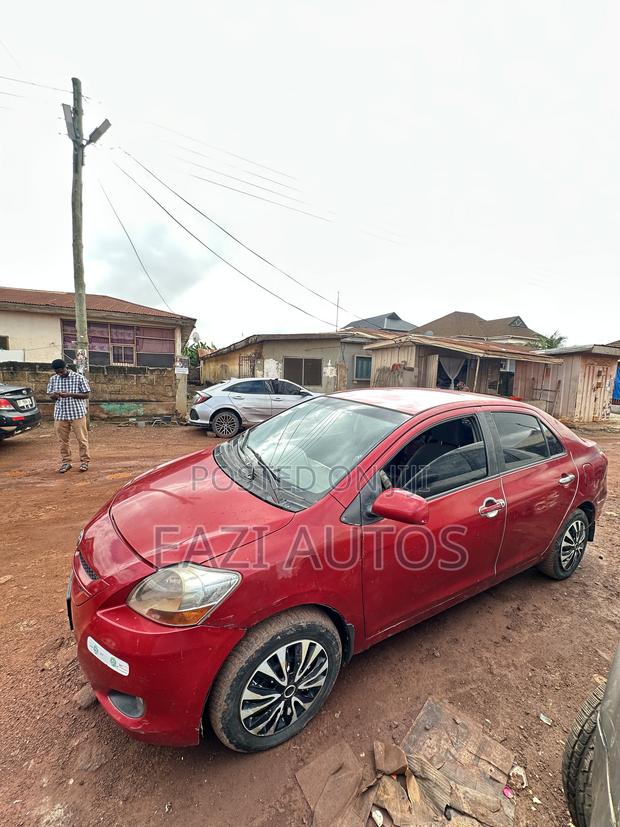 Toyota Yaris 2010 Red