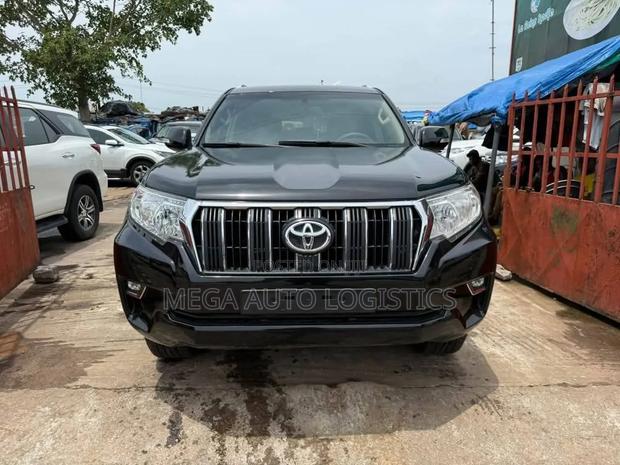 Toyota Land Cruiser Prado 2.8 2021 Matt Black
