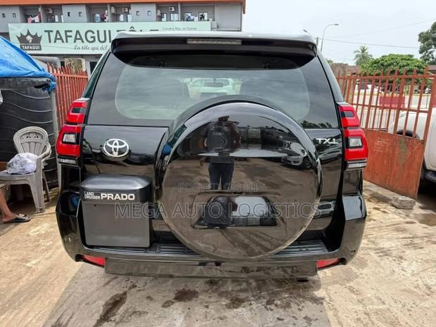 Toyota Land Cruiser Prado 2.8 2021 Matt Black