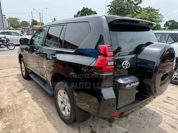 Toyota Land Cruiser Prado 2.8 2021 Matt Black