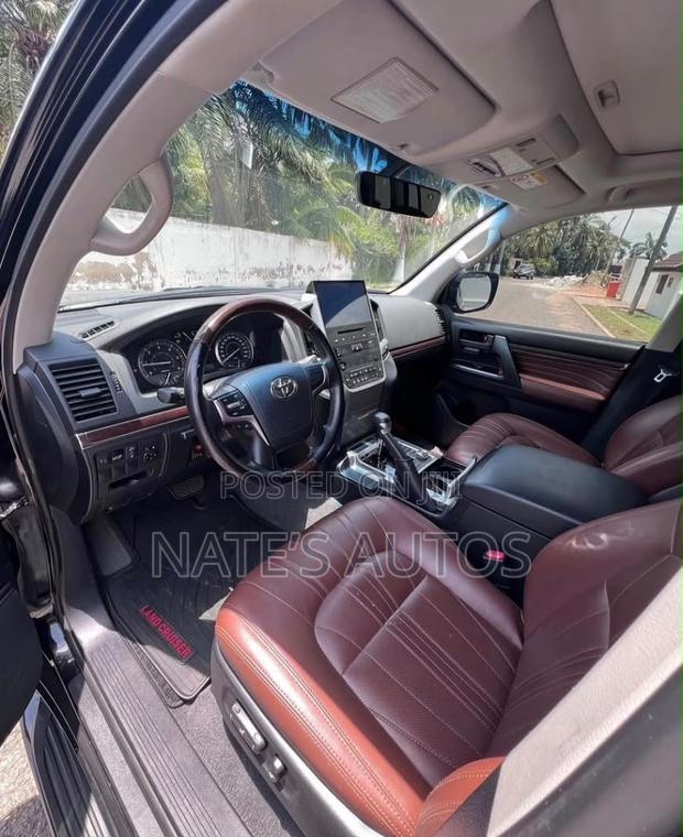 Toyota Land Cruiser 5.7 V8 EXR 2017 Black