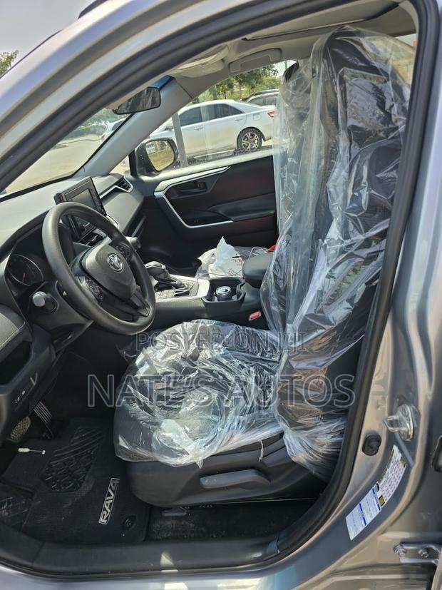Toyota RAV4 XLE AWD 2020 Silver