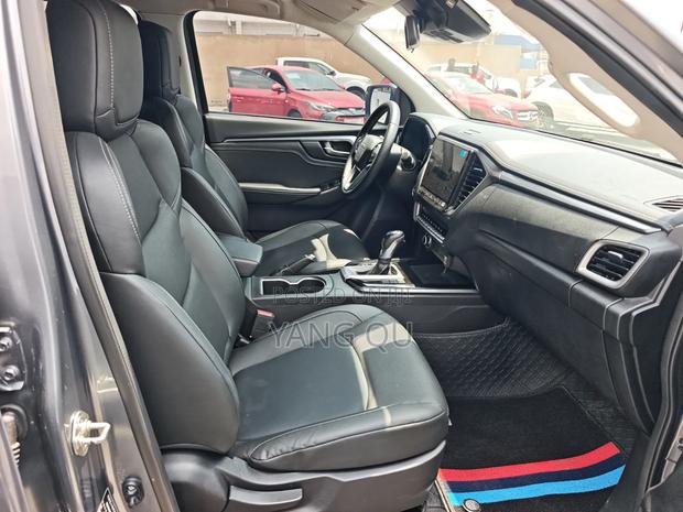 Isuzu D-MAX 2022 Gray