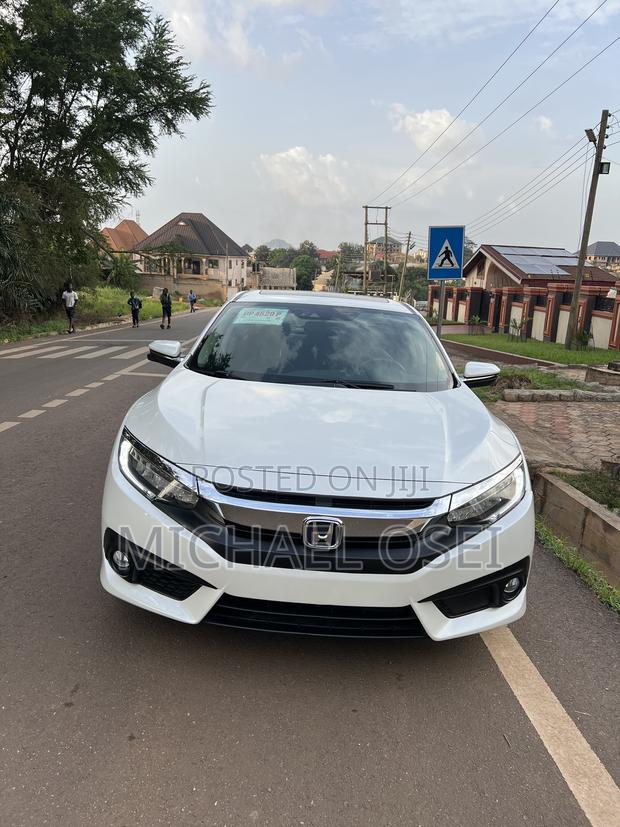 Honda Civic Touring 2dr Coupe (1.5L 4cyl) 2017 Pearl
