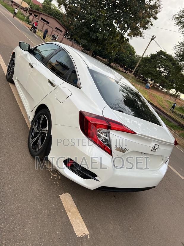 Honda Civic Touring 2dr Coupe (1.5L 4cyl) 2017 Pearl