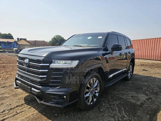 Toyota Land Cruiser LC300 2023 Black