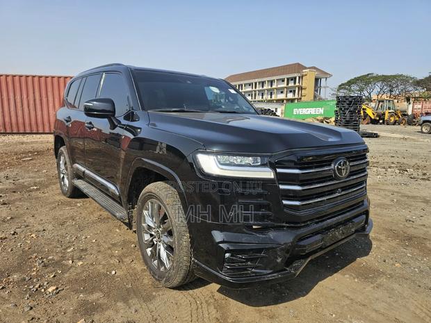 Toyota Land Cruiser LC300 2023 Black