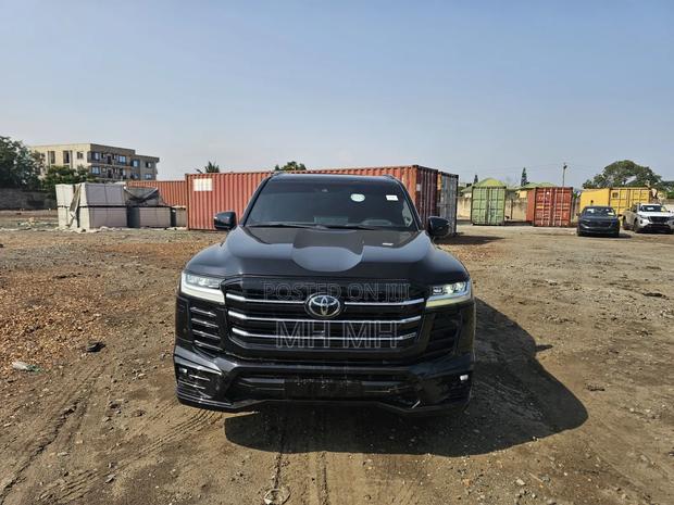 Toyota Land Cruiser LC300 2023 Black