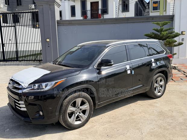 Toyota Highlander XLE 4x4 V6 (3.5L 6cyl 8A) 2018 Black