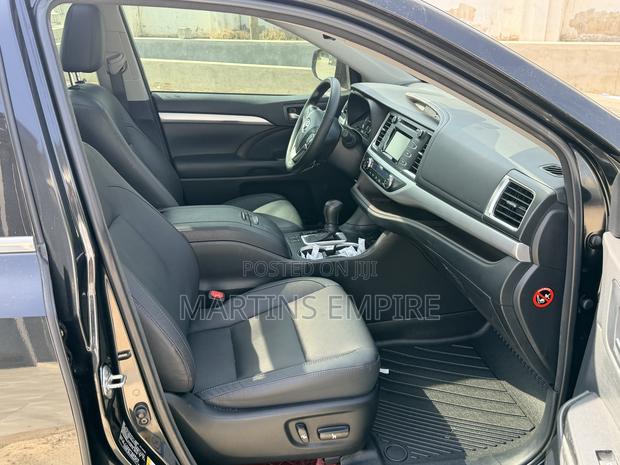Toyota Highlander XLE 4x4 V6 (3.5L 6cyl 8A) 2018 Black