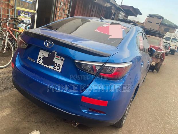 Toyota Yaris 2017 Blue
