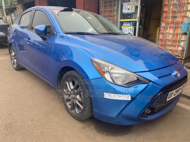 Toyota Yaris 2017 Blue