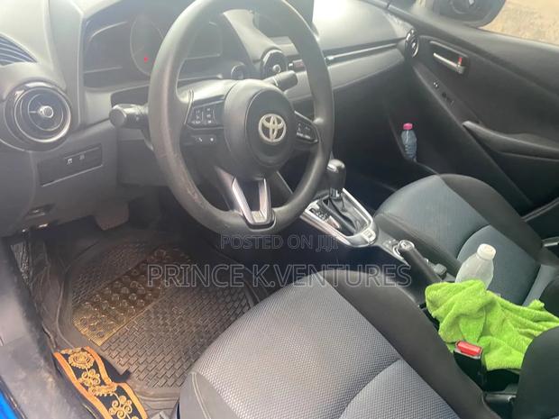 Toyota Yaris 2017 Blue
