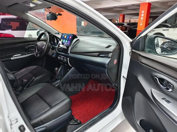 Toyota Yaris L Hatchback 5dr 2017 White
