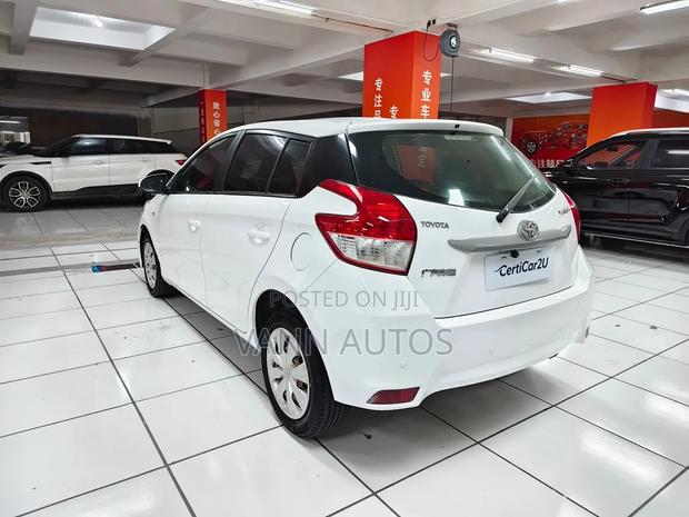 Toyota Yaris L Hatchback 5dr 2017 White
