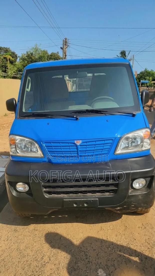 Mitsubishi Minicab Truck 2013 Blue