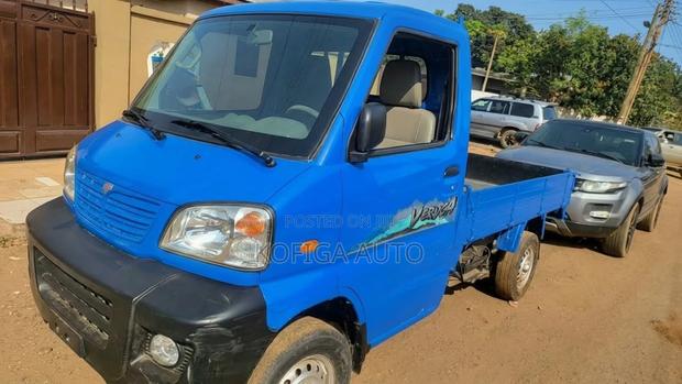 Mitsubishi Minicab Truck 2013 Blue