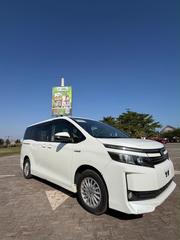 Toyota Voxy Hybrid V 2WD 7-Seater 2015 White for sale
