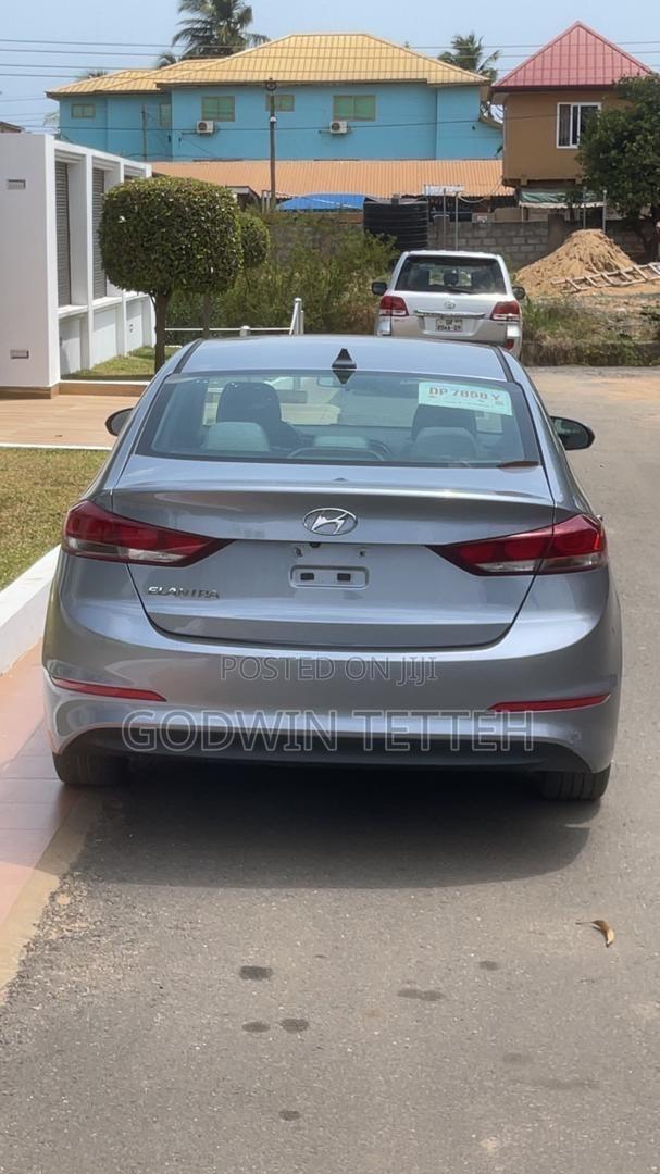 Hyundai Elantra Limited Sedan FWD (2.0L 4cyl 6A) 2017 Gray