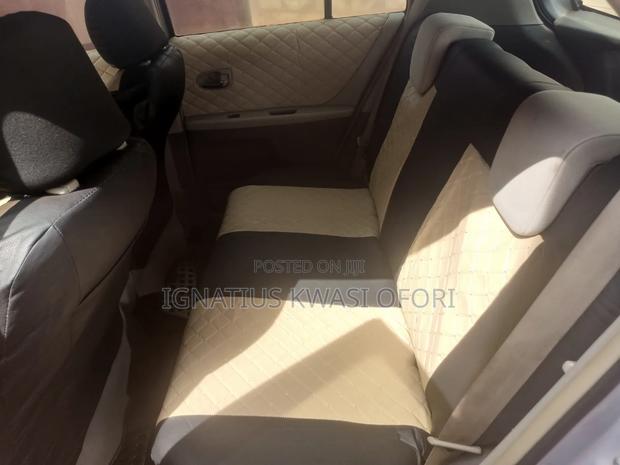 Toyota Vitz 2010 Silver